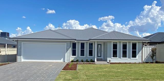 84 Champagne Drive, NSW 2830