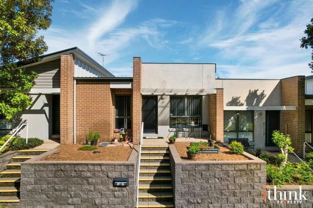 2/64 Glorious Promenade, QLD 4301