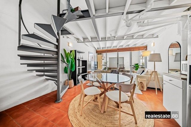 16 Little Saunders Street, WA 6004