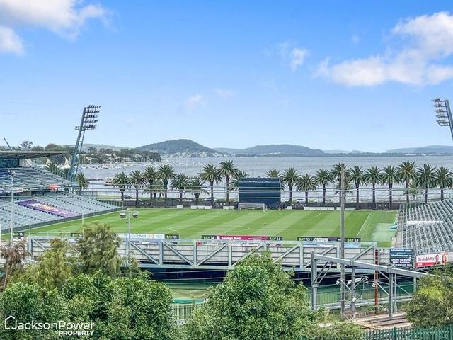 2/71-73 Donnison Street West, NSW 2250