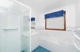 Bathroom (2013-12-17)