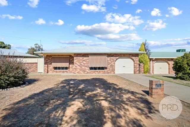 1/2 Loth Street, NSW 2650