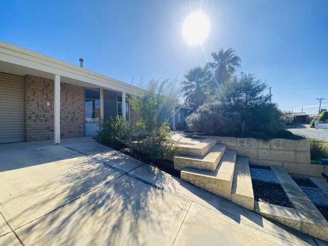 9 Savaris Court, WA 6027