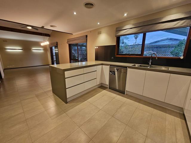 5 Denise Court, VIC 3030