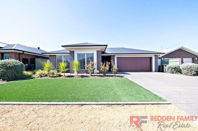 8 Waterfall Crescent, NSW 2830