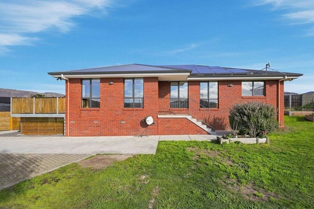2/30 Riviera Drive, TAS 7017