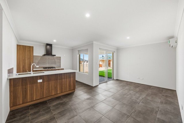 12b Brandeis Street, WA 6208