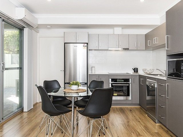 2/130 Arlunya Avenue, WA 6105