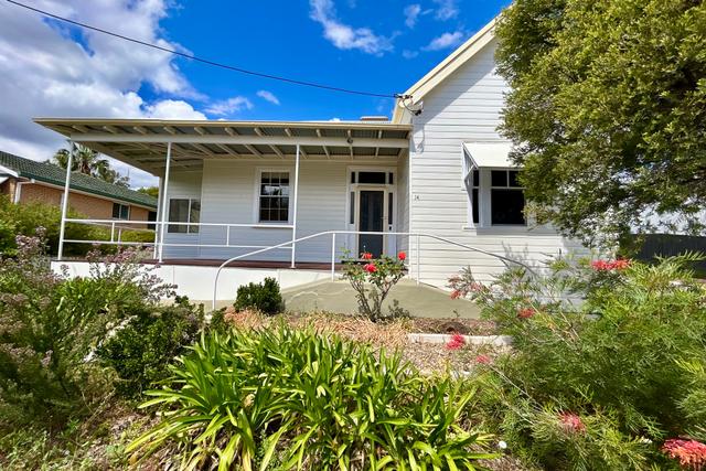 14 Warraderry Street, NSW 2810