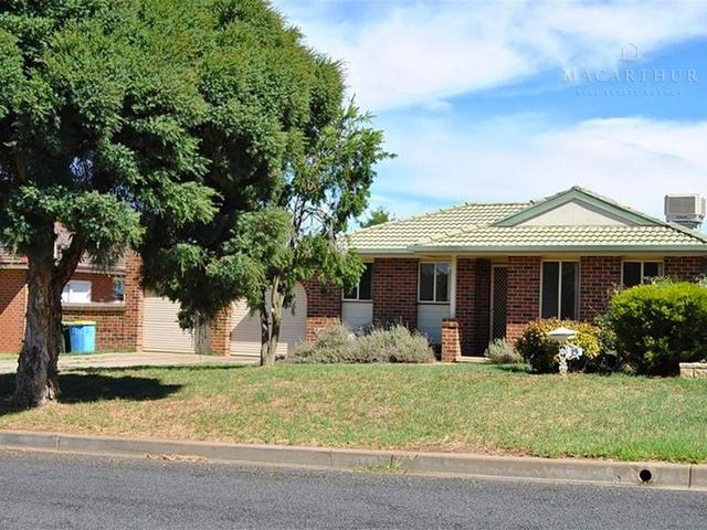 15 Canola Place, NSW 2650