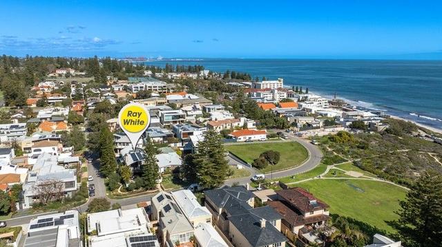 7 Hawkstone Street, WA 6011