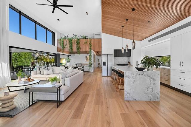 1 Helm Court, QLD 4218