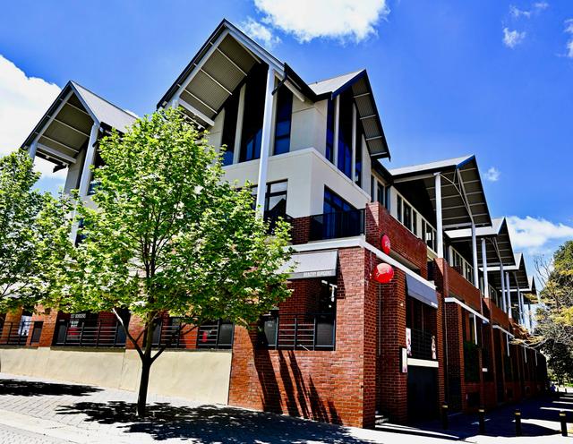 3/388 Roberts Road, WA 6008