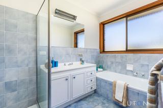 Main bathroom (2019-11-14)