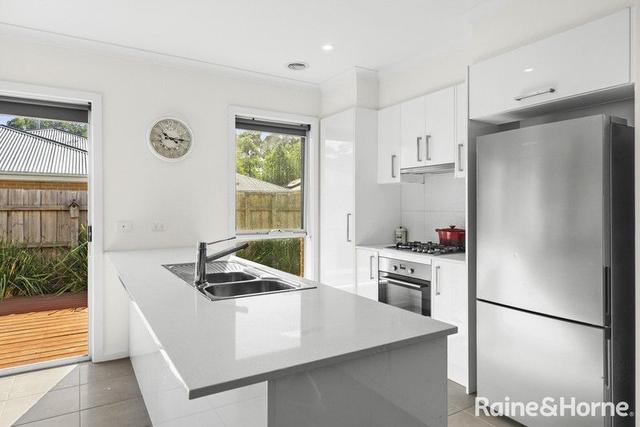 2/27 Mahoneys Road, VIC 3431