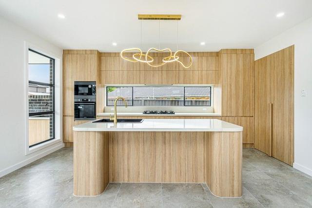 13 Bradman Avenue, NSW 2759