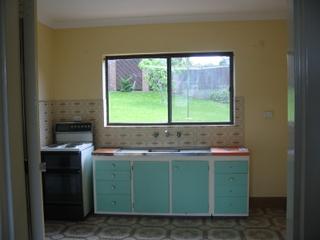 DOWN KITCHENETTE (2010-10-19)