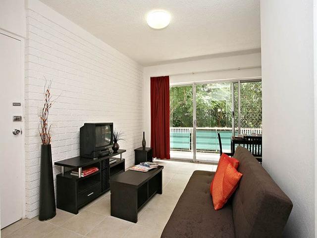 2/61 Clive Street, QLD 4103