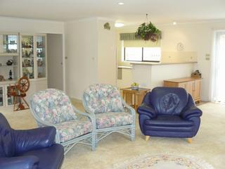 Lounge (2010-04-29)