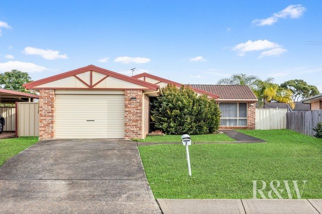7 Carandini Street, NSW 2560