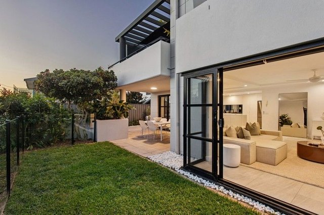 2/4 Narrabeen Street, NSW 2101