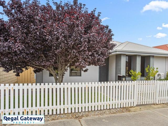 7 Essence Bend, WA 6164