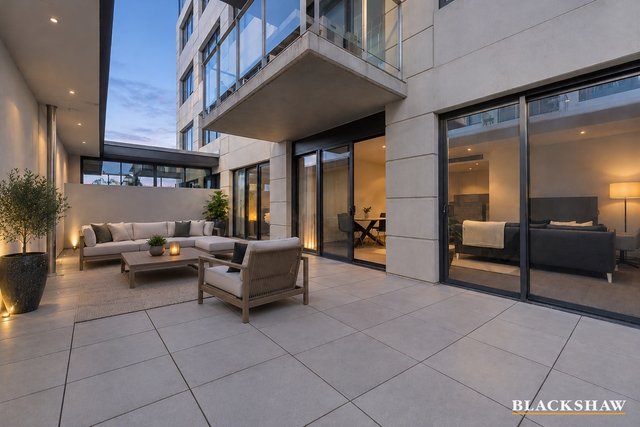 1/5 Sydney Avenue, ACT 2600