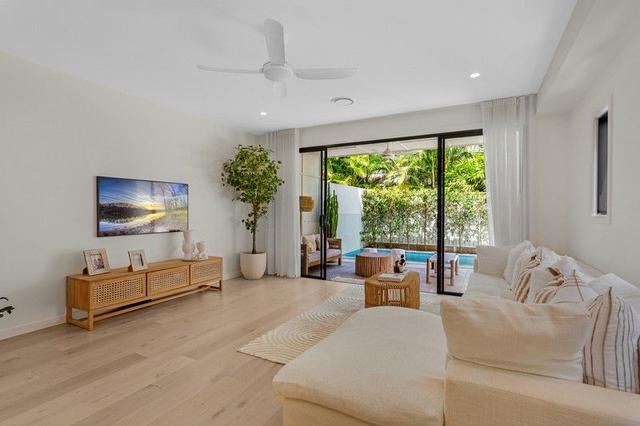 2/76 Seagull Avenue, QLD 4218