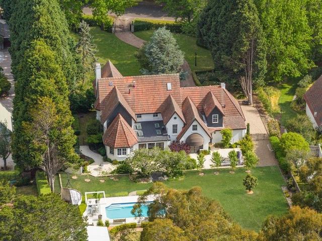 2 Greyleaves Avenue, NSW 2576