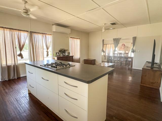 27 McIlwraith Street, QLD 4824