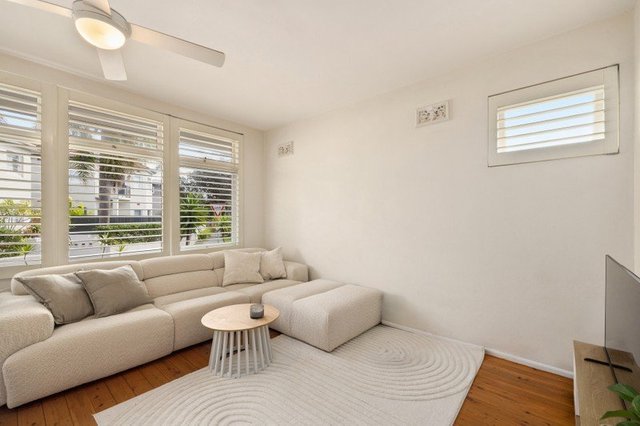 1/22 Eurobin Avenue, NSW 2095