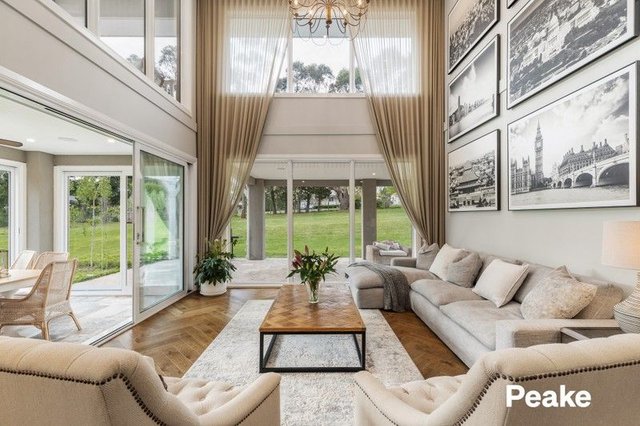 2/8 Oaks Court, VIC 3156