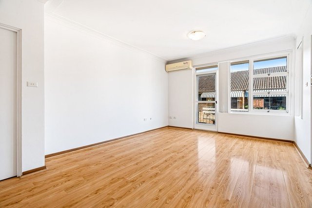 9/4 Monomeeth Street, NSW 2207