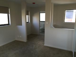 Bedroom 1 (2017-04-01)