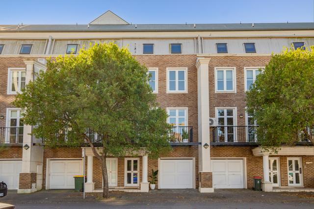 332 Wharf Road, NSW 2300