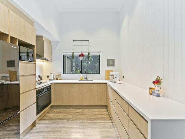 87 Explorers Way, QLD 4213