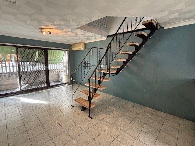 2/83 Smart Street, NSW 2165