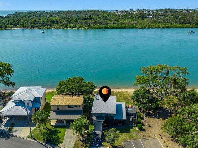 2 Island Esplanade, QLD 4680