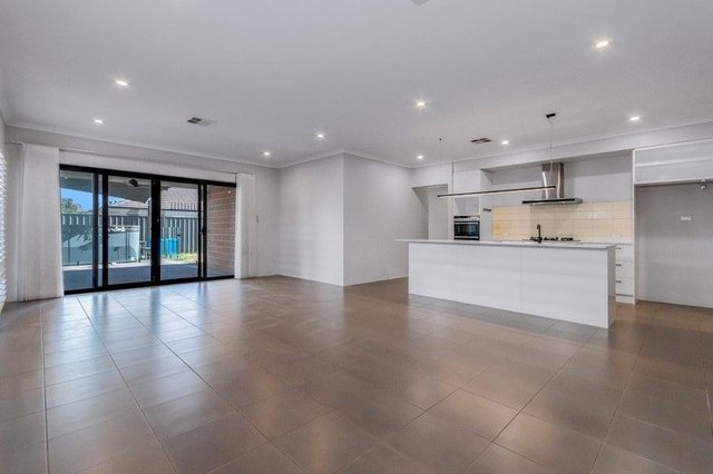 12 Ernest Way, WA 6112