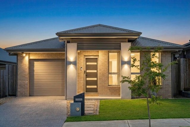 7 Parrott Street, NSW 2570