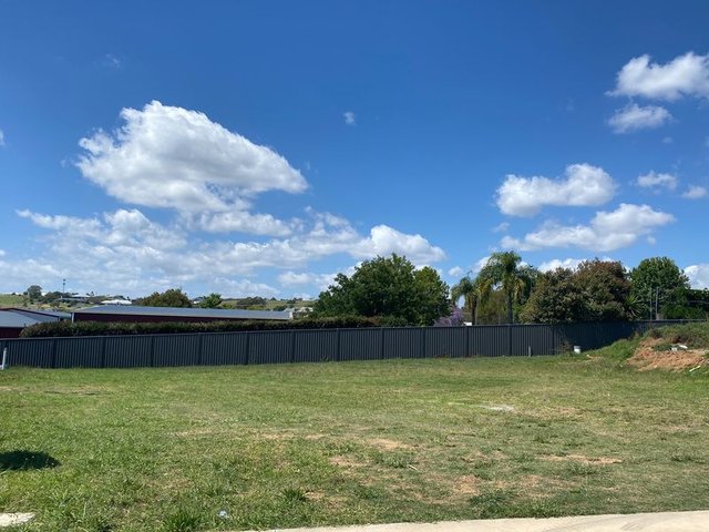 6 Sunshine Court, QLD 4370