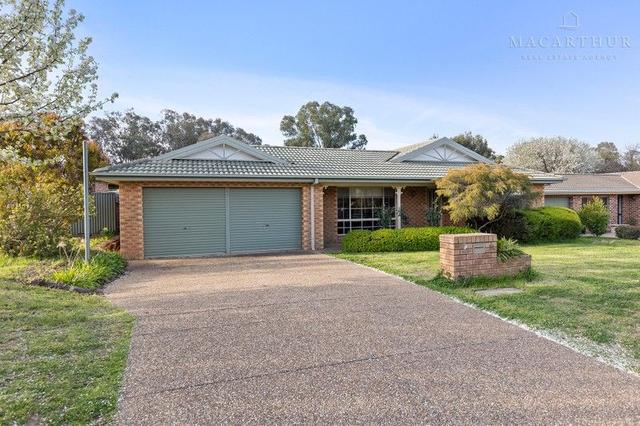 14 Corella Place, NSW 2650