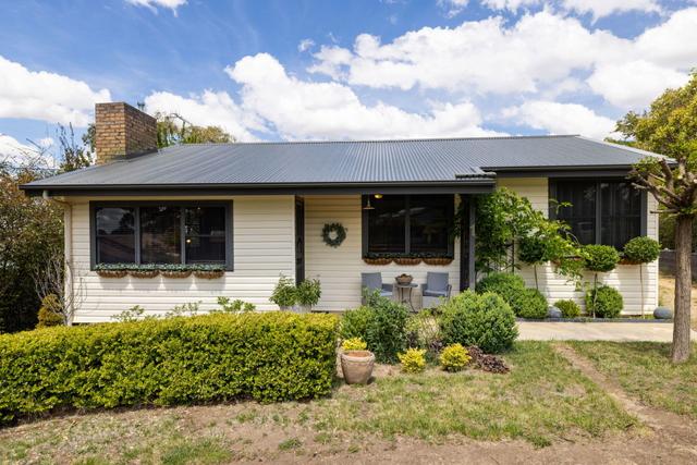 1 Balli Place, NSW 2630