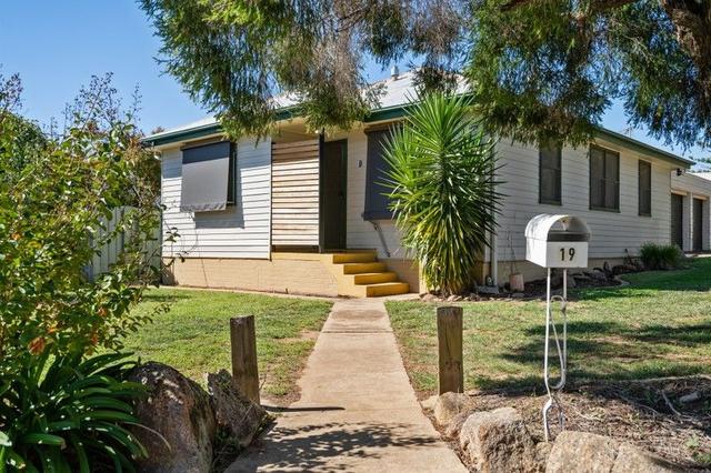 19 Gowrie Parade, NSW 2650
