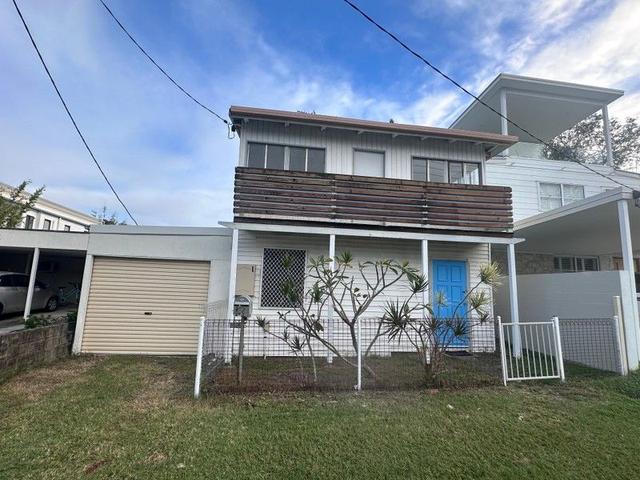 13 Ninth Avenue, QLD 4221