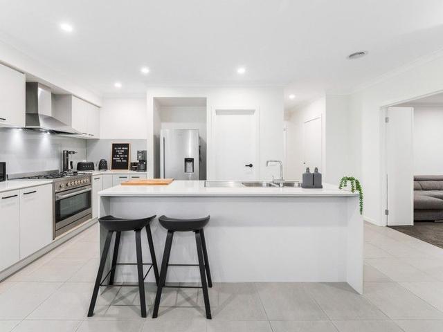 33 Hikari Crescent, VIC 3977