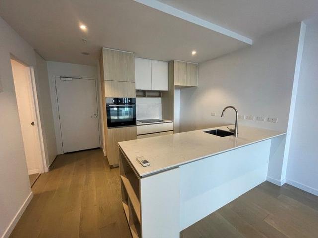 H1702/40 Hall Street, VIC 3039