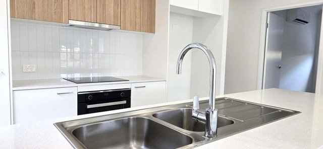 4 Barbeth Road, QLD 4124