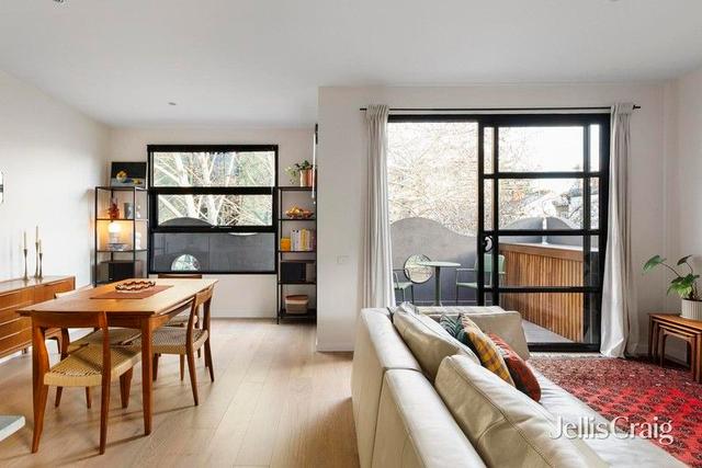 2/108 Cambridge Street, VIC 3066