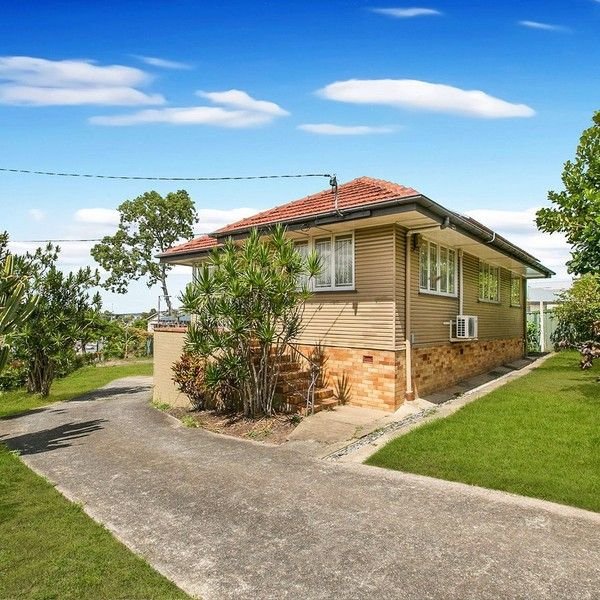 2 School Road, QLD 4104